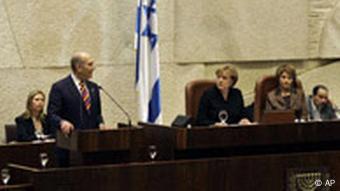 Angela Merkel und Ehud Olmert vor Knesset