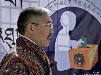 Bhutan holds firstever local government elections DW 01/21/2011