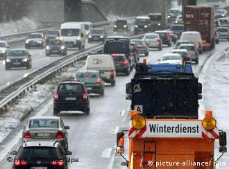 A snowy motorway scene in Hamburg