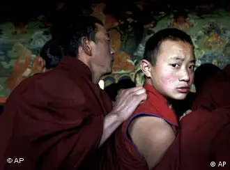 在“3.14事件后”，藏族喇嘛被管控加强