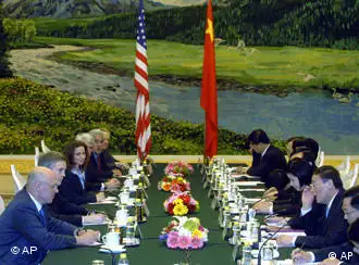 资料图片：去年中美双方在北京举行的经济战略对话