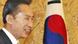 Porträt von Südkoreas Präsident Lee vor südkoreanischer Flagge (Foto: AP) Porträt von Südkoreas Präsident Lee vor südkoreanischer Flagge (Foto: AP)