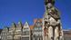 Der Marktplatz in Bremen mit der Statue vom Roland, im Hintergrund Straßencafés Der Marktplatz in Bremen mit der Statue vom Roland, im Hintergrund Straßencafés