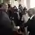 Sambias Präsident Levy Mwanawasa (l.) begrüßt Südafrikas Präsidenten Thabo Mbeki (12.4.2008, Quelle: AP)