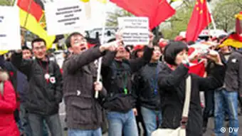 Chinesen protestieren in Berlin am 19.04.2008