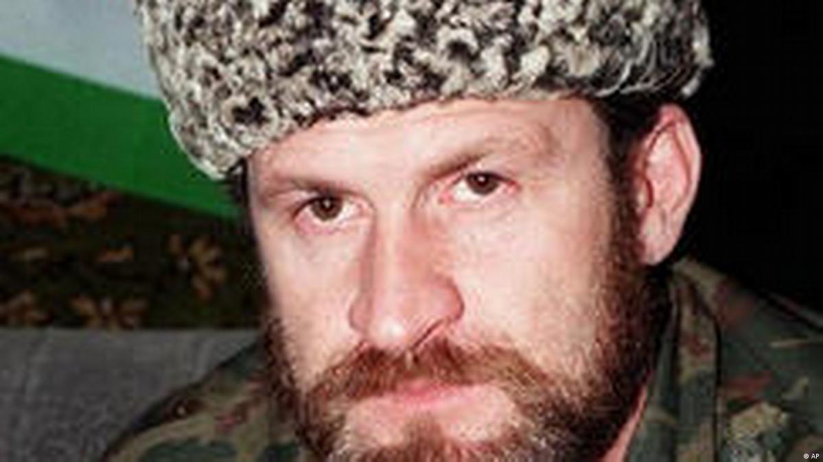 Ичкерия закаев ахмед. Ахмед закаев ичкерия. Ахмед закаев. Ахмед закаев и кадыров. Ахмед закаев.