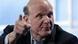 Steve Ballmer mit ausgestreckten Zeigefinger. Er streicht mit sofortiger Wirkung 1400 Stellen Steve Ballmer mit ausgestreckten Zeigefinger. Er streicht mit sofortiger Wirkung 1400 Stellen