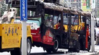 Drei Tote bei Feuer in Bus in Shanghai