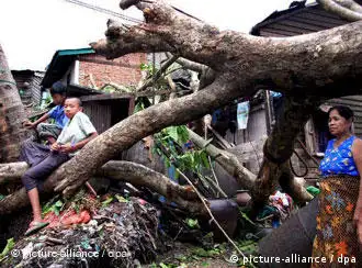 缅甸飓风死亡人数继续增加