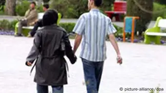 Junges Paar in Teheran Laleh Park im Iran