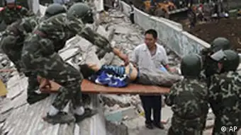 Erdbeben in China, Soldaten im Einsatz