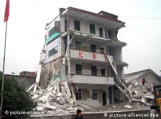2008年四川地震震垮的学校