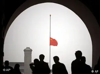 中国为地震遇难者降半旗