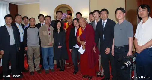 Gruppebild von den Journalisten mit Dalai Lama