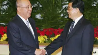 Taiwan's ruling Nationalist Party Chairman Wu Poh-hsiung, left, is greeted by Chinese President Hu Jintao during their meeting in Beijing's Great Hall of the People Wednesday May 28, 2008. Wu is on a six-day visit in China to promote economic engagement between the rivals. (AP Photo/Greg Baker)