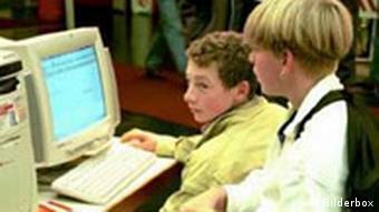 Kinder vor Computer