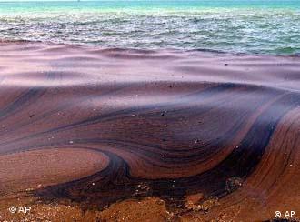Ölteppich auf dem Meer (Foto: AP)