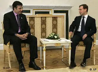 俄罗斯总统梅德韦杰夫与格鲁吉亚总统萨卡什维利在圣彼得堡会晤