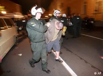 奥地利和德国警察合作，在克拉根富特逮捕足球流氓
