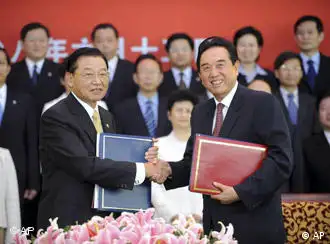 2008年6月江丙坤与海协会会长陈云林在北京