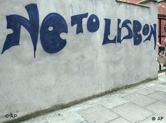Grafitti No to Lissabon (Quelle: AP)