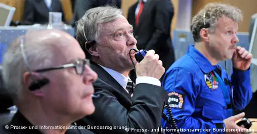 Bundespräsident Köhler zu Besuch im Kontrollzentrum des Deutschen Zentrums für Luft und Raumfahrt