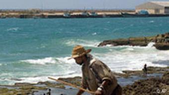 Mann am Strand von Puntland (Foto: AP)