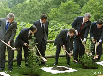 八国集团领导人在植树