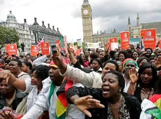 津巴布韦流亡人士在伦敦举行抗议活动