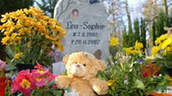 BdT Grab der fuenfjahrigen Lea-Sophie auf dem Waldfriedhof in Schwerin