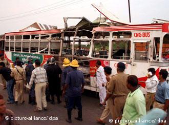 اتوبوس منفجرشده در احمدآباد