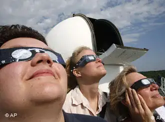 德国人从基尔观看日食