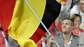 Dirk Nowitzki als Flaggenträger bei der Eröffnungsfeier in Peking