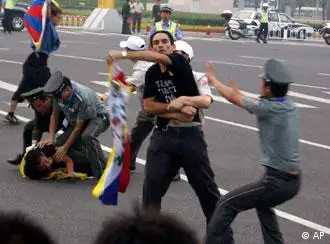 天安门广场五名外籍人士抗议中国的西藏政策