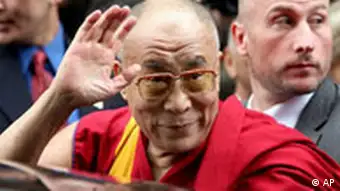 Dalai Lama begrüsst Anhänger in Frankreich