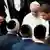Papa Francisco em encontro com vítimas de Nice no Vaticano