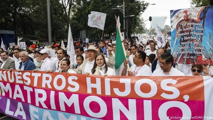 Mexiko Demonstration gegen Homoehe (picture-alliance/ZUMA Press)
