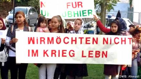 Deutschland Protest gegen Abkommen zur Flüchtlingspolitik in Berlin (DW/B. Ahmadi)