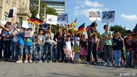 Deutschland Protest gegen Abkommen zur Flüchtlingspolitik in Düsseldorf (DW/S. Ali)