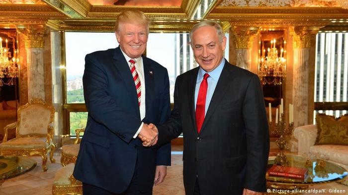 US-Präsidentschaftskandidat Donald Trump mit Benjamin Netanjahu (Picture-alliance/dpa/K. Gideon)