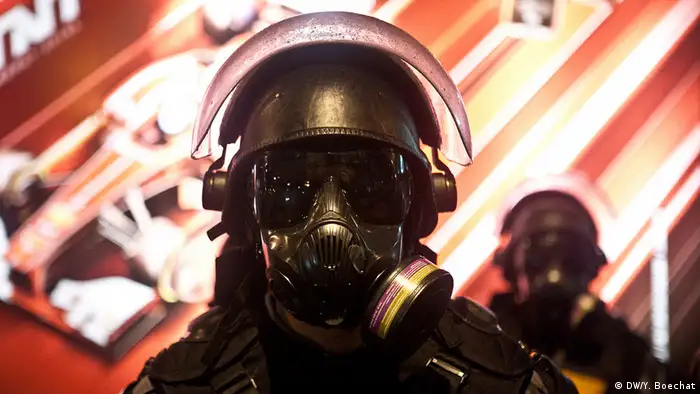 Desde a eclosão dos protestos populares no Brasil, em 2013, as policiais militares passaram a importar equipamentos e uniformes para que seus soldados pudessem controlar as manifestações de forma mais eficaz.