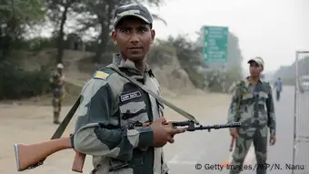 Indien Sicherheitskräfte an der Grenze mit Pakistan