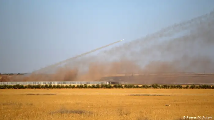 Syrien Bürgerkrieg Raketenangriffe Richtung Aleppo (Reuters/K. Ashawi)