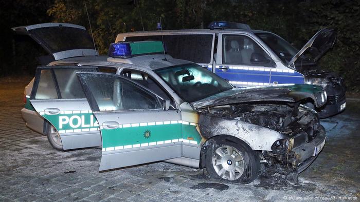 Deutschland Dresden Polizeifahrzeuge angezündet (picture-alliance/dpa/R. Halkasch)