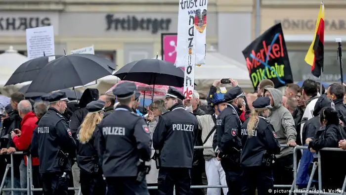 Deutschland Pegida Protest am Tag der Deutschen Einheit (picture-alliance/dpa/J. Woitas)