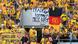 Fußball Fans Dynamo Dresden mit Plakat und DDR Fahne Fußball Fans Dynamo Dresden mit Plakat und DDR Fahne