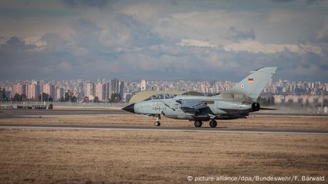Avión Tornado de la Bundeswehr en la base de Incirlik, Turquía.