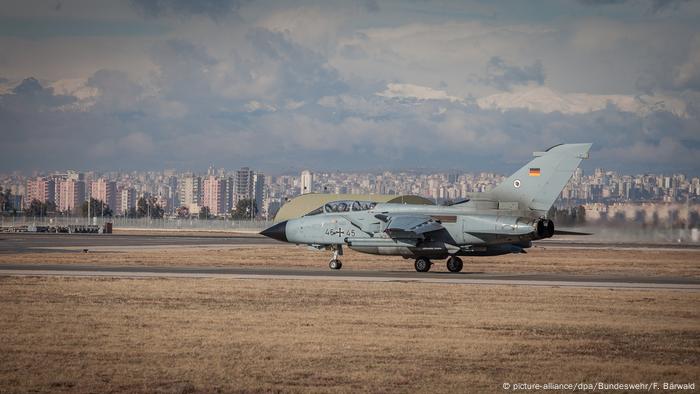 Avión Tornado de la Bundeswehr en la base de Incirlik, Turquía.
