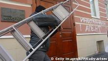 A man carries steps as he walks past one of the entrances to the Memorial rights group office in Moscow, on March 21, 2013. The graffiti on the facade reads: A Foreign Agent. Russian prosecutors searched today the offices of Memorial, one of the country's oldest and most respected rights groups, as part of a new campaign targeting hundreds of nongovernmental organizations across the country, one of the group leader Oleg Orlov said.AFP PHOTO / KIRILL KUDRYAVTSEV (Photo credit should read KIRILL KUDRYAVTSEV/AFP/Getty Images)
Getty Images/AFP/Kudryavtsev