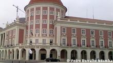 30.06.2016, Luanda, Angola
Beschreibung: Sitz der Zentralbank Angolas, des Banco Nacional de Angola - BNA, in der Innenstadt von Luanda. Die Zentralbank (Banco Central de Angola) ist unter anderem für die Kontrolle des Devisenverkehrs und für die Ausgabe der nationalen angolanischen Währung Kwanza verantwortlich. Copyright: Pedro Borralho Ndomba